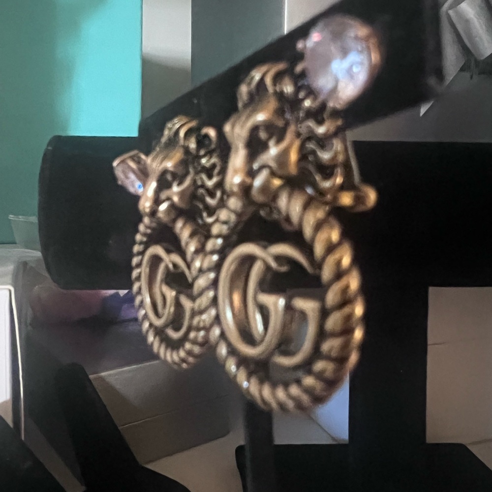 Gucci Lion Head Double G clip on earrings, complete with bag, box & pouch - Picture 8 of 12